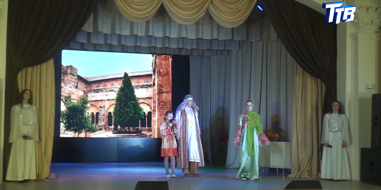 Ученики МАОУ «СОШ №15» показали спектакль «Снежная королева»